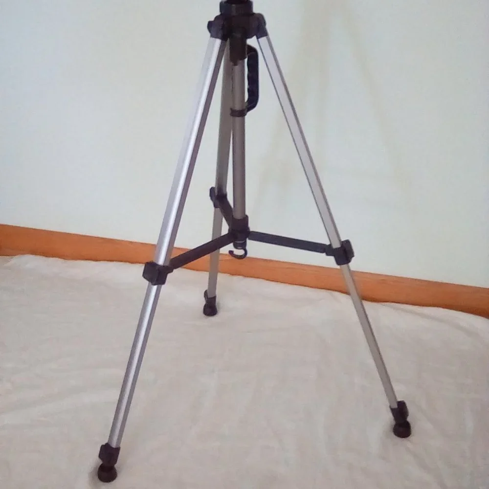 Adjustable camera tripod